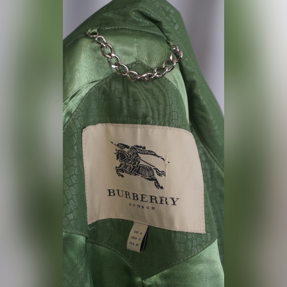 Women's Green Burberry Trench Coat with Belt and Buttons - Picture 4 of 9